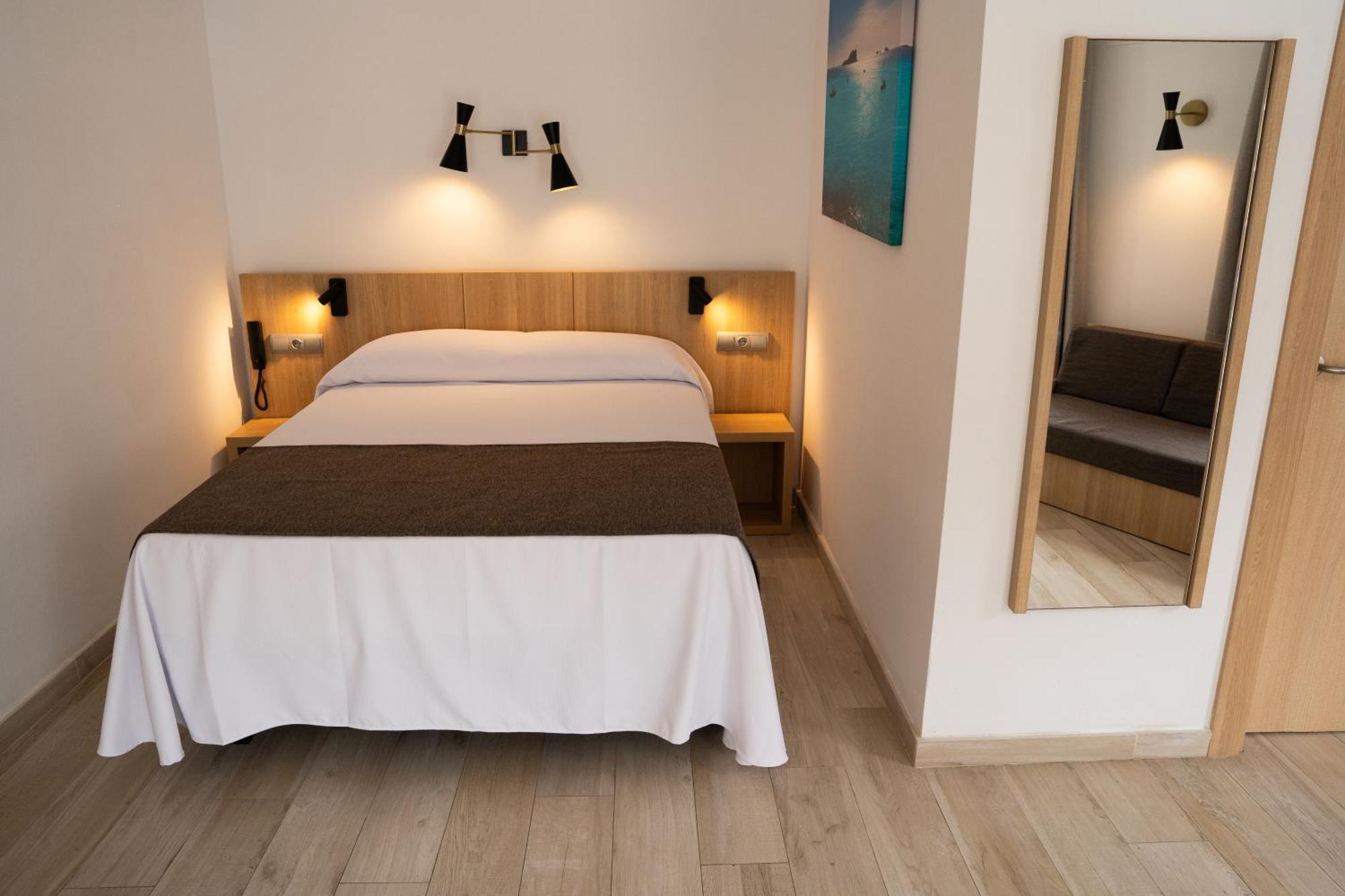 Sunside Ibiza Studios - Only Adults- Formerly Known As Central Park Sant Antoni de Portmany Екстериор снимка