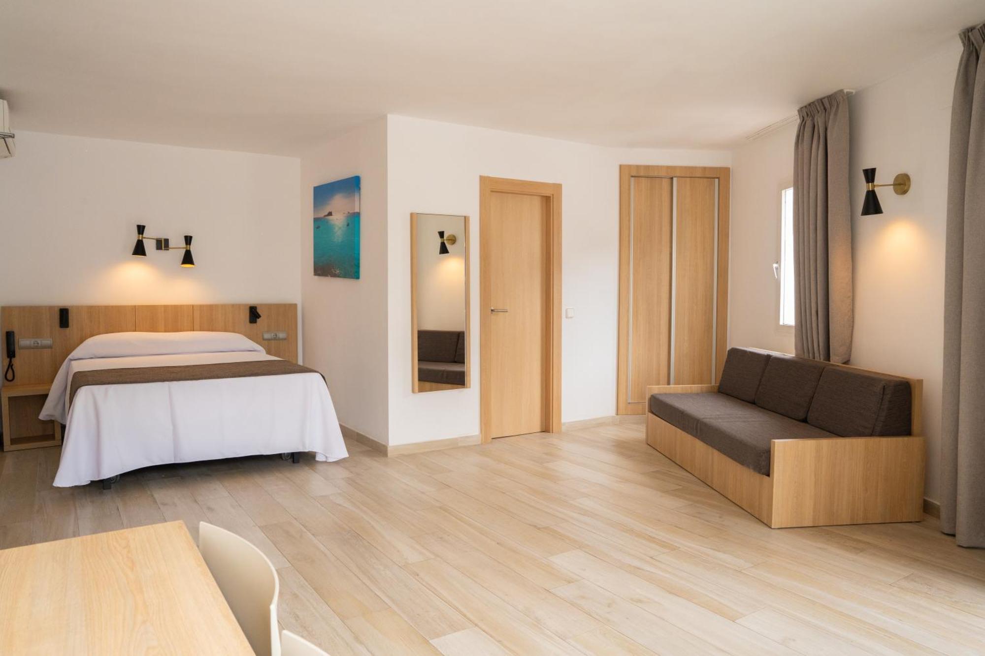 Sunside Ibiza Studios - Only Adults- Formerly Known As Central Park Sant Antoni de Portmany Екстериор снимка