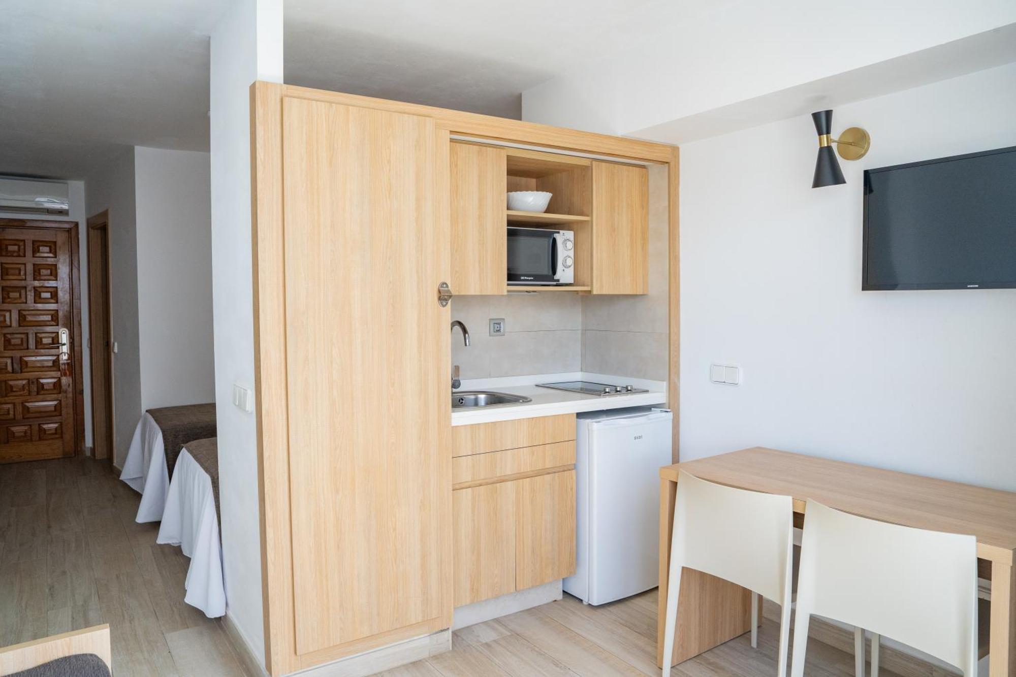 Sunside Ibiza Studios - Only Adults- Formerly Known As Central Park Sant Antoni de Portmany Екстериор снимка